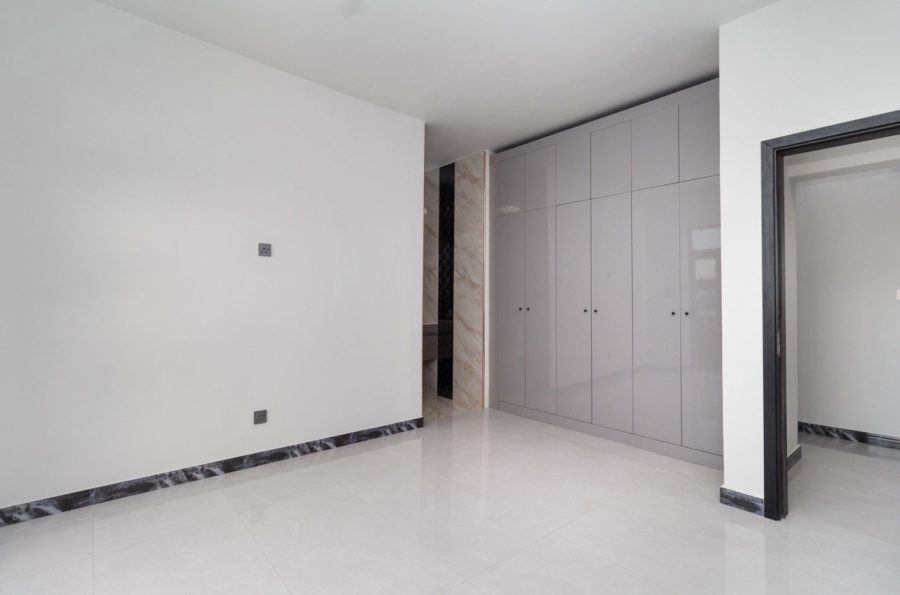 6 Bedroom Property for Sale in Sandown Western Cape
